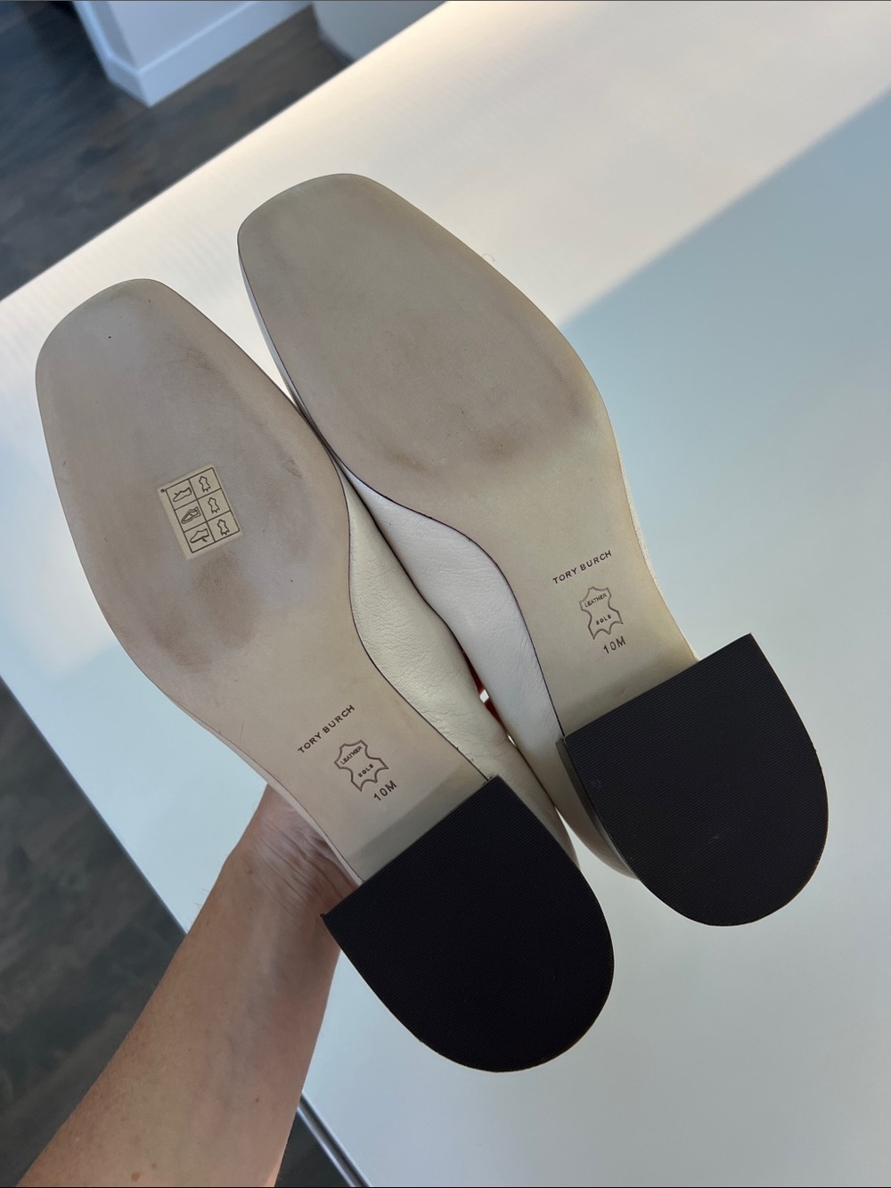 Tory Burch eleanor cream leather gold tone logo pump low heels 10 - Picture 5 of 11